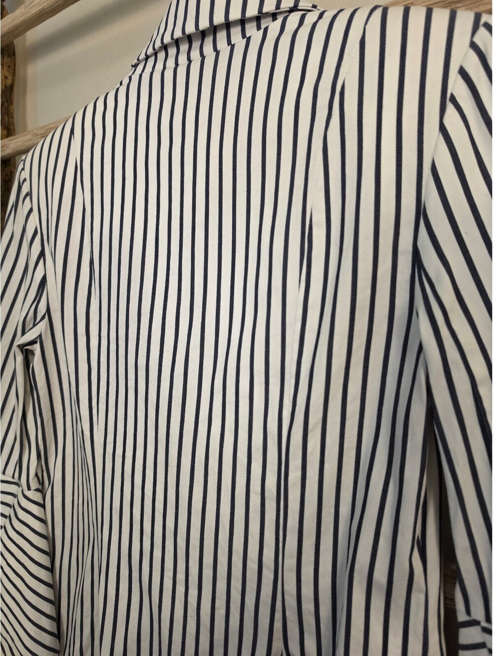 Cabi white and navy striped blazer Size 2 - Picture 4 of 11
